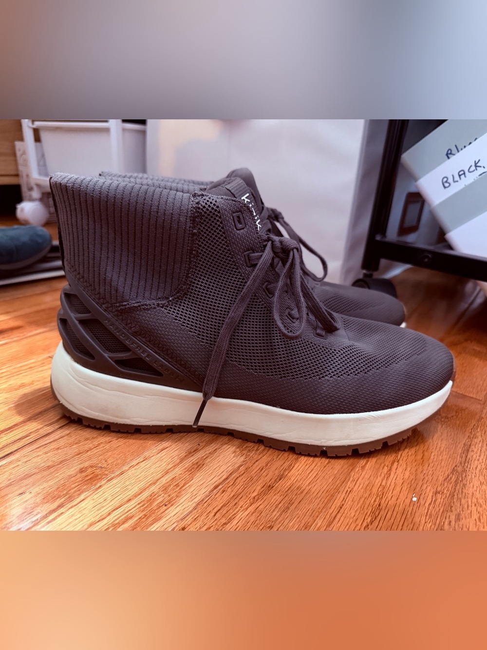 👟 Women’s Black/Grey High-Top Lace-Up Sneakers with White Midsole — Slip-in